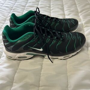 Nike Air Max Plus TN, men’s size 15 US black/green excellent preowned condition